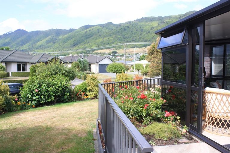 Photo of property in 4 Cranbrook Grove, Waikanae, 5036