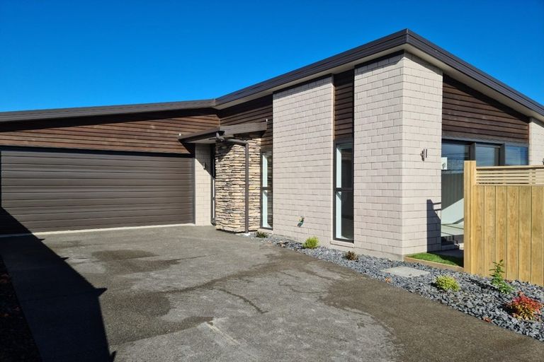 Photo of property in 6 Lussa Close, Broomfield, Christchurch, 8042