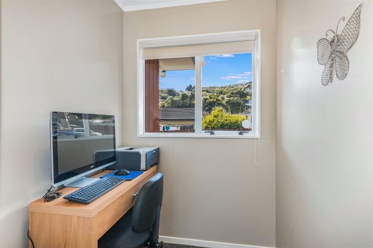 Photo of property in 6b Yarrow Place, Papakowhai, Porirua, 5024