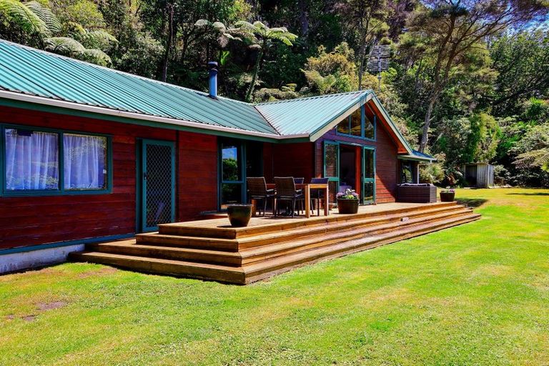 Photo of property in 86 Stoney Creek Drive, Waitakere, Henderson, 0782