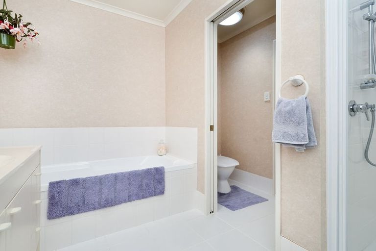 Photo of property in 104 Buscomb Avenue, Henderson, Auckland, 0610