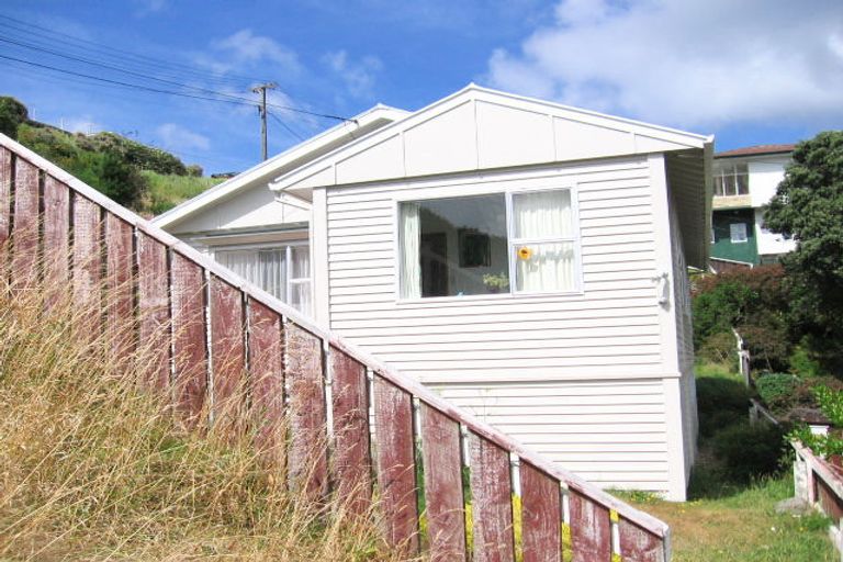 Photo of property in 3 Tamar Street, Island Bay, Wellington, 6023
