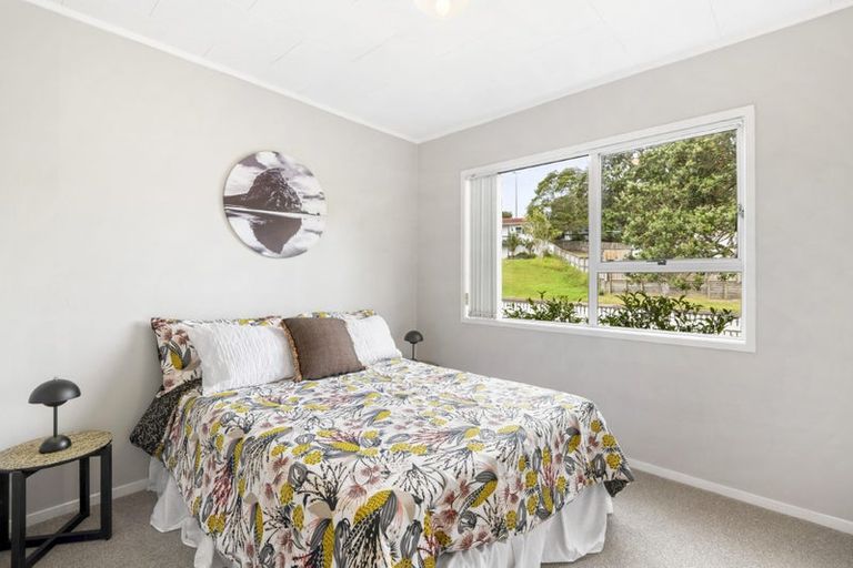 Photo of property in 98 Spinella Drive, Bayview, Auckland, 0629