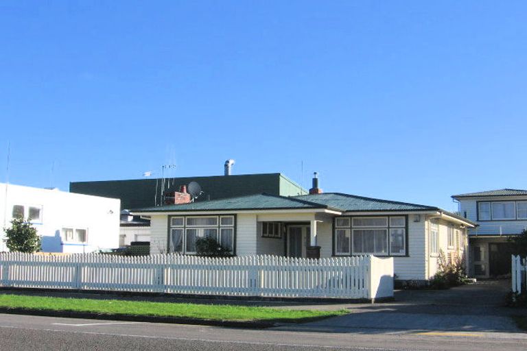 Photo of property in 5 Featherston Street, Takaro, Palmerston North, 4412