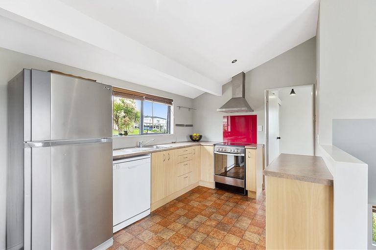 Photo of property in 12 Morere Street, Titahi Bay, Porirua, 5022