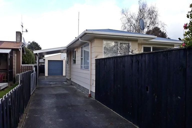 Photo of property in 4 Acacia Street, Kelvin Grove, Palmerston North, 4414