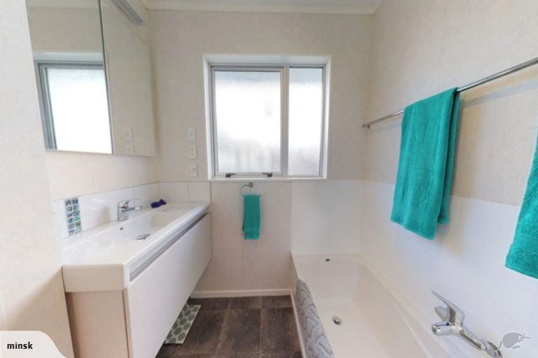 Photo of property in 41 Fitzpatrick Street, Newlands, Wellington, 6037