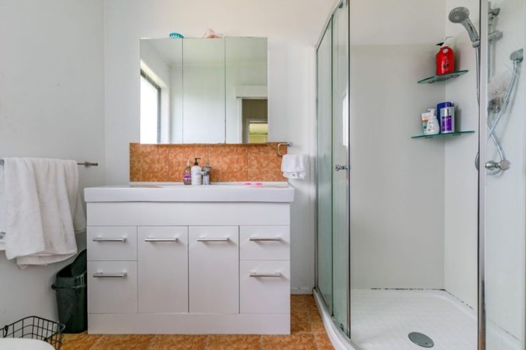 Photo of property in 34 Pahi Place, West Harbour, Auckland, 0618