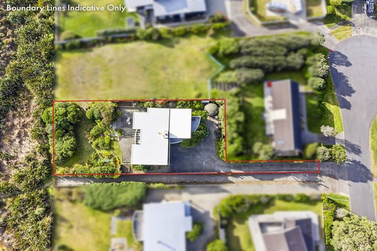 Photo of property in 33 Marram Way, Peka Peka, Waikanae, 5391
