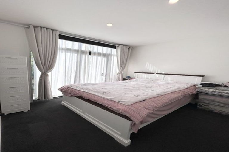 Photo of property in 10 Liberation Road, Papakura, 2110