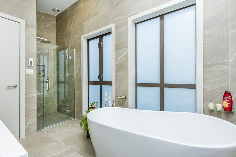 Photo of property in 5a Bournemouth Terrace, Murrays Bay, Auckland, 0630