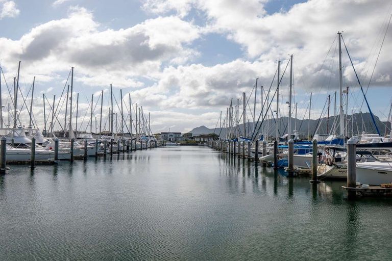 Photo of property in 32 Te Piriti Road, One Tree Point, 0118