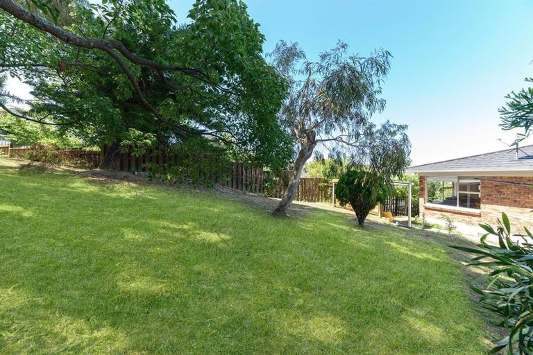 Photo of property in 2/54 Ayton Drive, Totara Vale, Auckland, 0629
