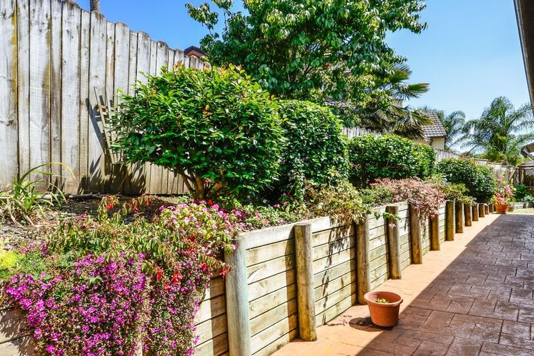 Photo of property in 104 Buscomb Avenue, Henderson, Auckland, 0610