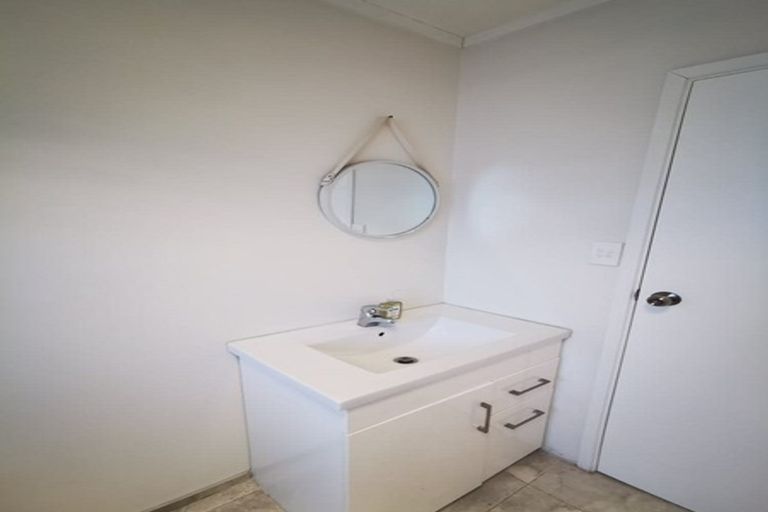 Photo of property in 252 Triangle Road, Massey, Auckland, 0614