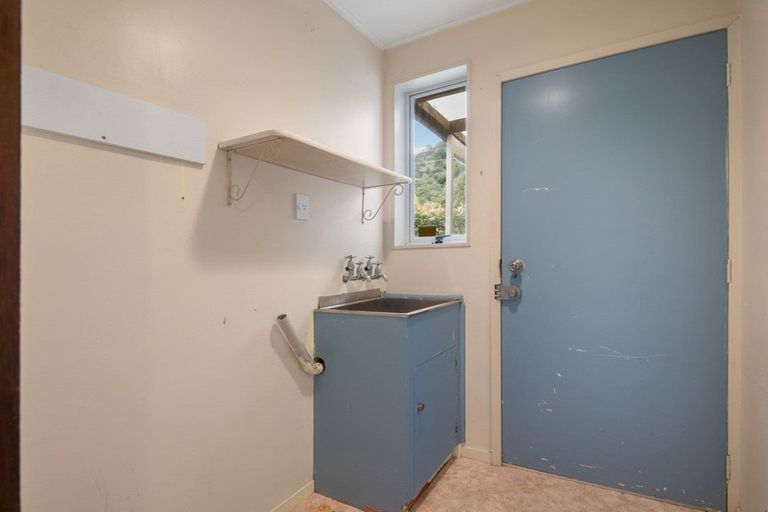 Photo of property in 125 Waikawa Road, Picton, 7220