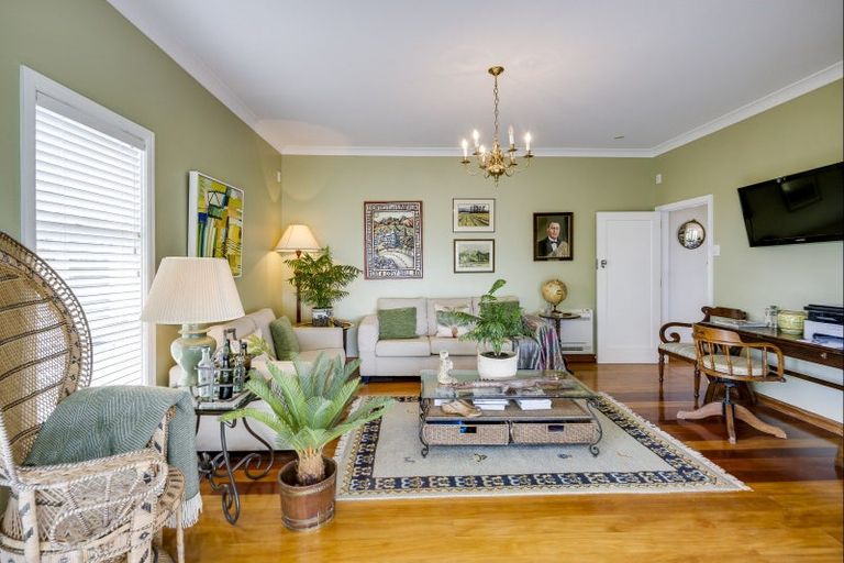 Photo of property in 20 Tauroa Road, Havelock North, 4130