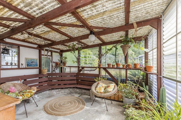 Photo of property in 130 Breaker Bay Road, Breaker Bay, Wellington, 6022