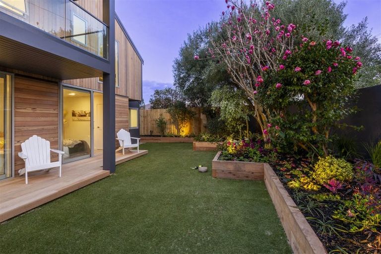 Photo of property in 2/43 Princes Street, Northcote Point, Auckland, 0627