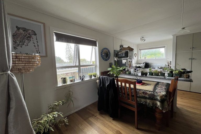 Photo of property in 16 Mayne Street, Waitara, 4320