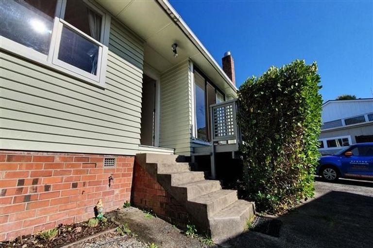 Photo of property in 1/26 Becroft Drive, Forrest Hill, Auckland, 0620