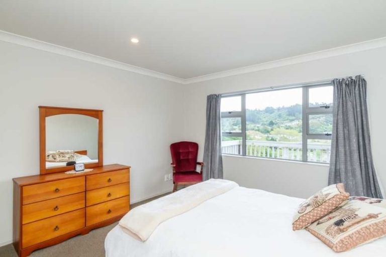 Photo of property in 32 Speldhurst Grove, Stokes Valley, Lower Hutt, 5019