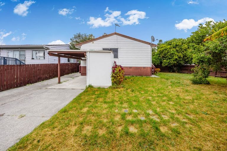 Photo of property in 2/60 Moncrieff Avenue, Clendon Park, Auckland, 2103