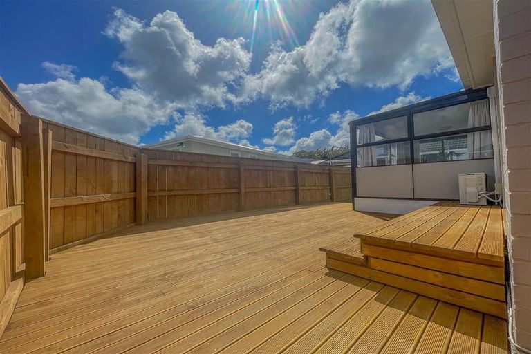 Photo of property in 4 Hollard Grove, Avalon, Lower Hutt, 5011