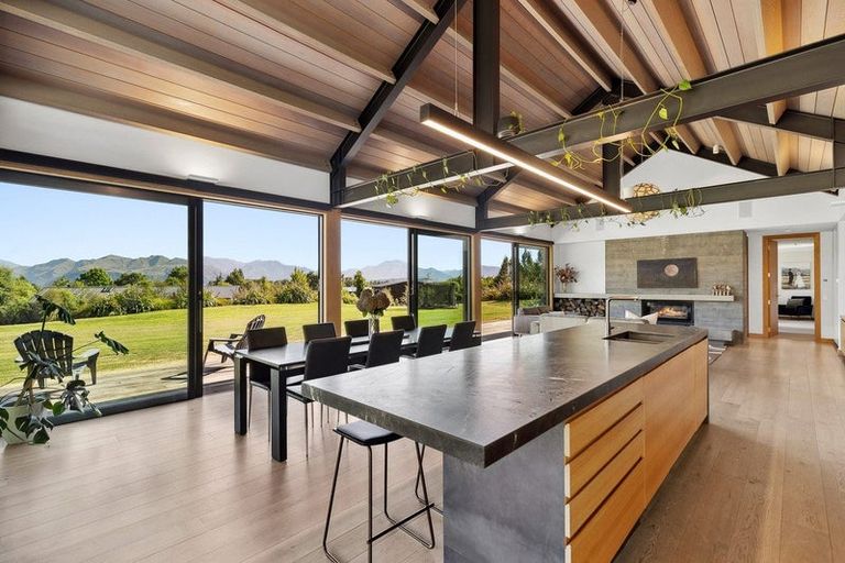 Photo of property in 58 Oak Lane, Wanaka, 9305