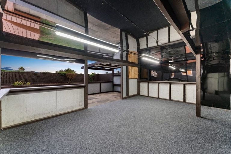 Photo of property in 188 Waimumu Road, Massey, Auckland, 0614