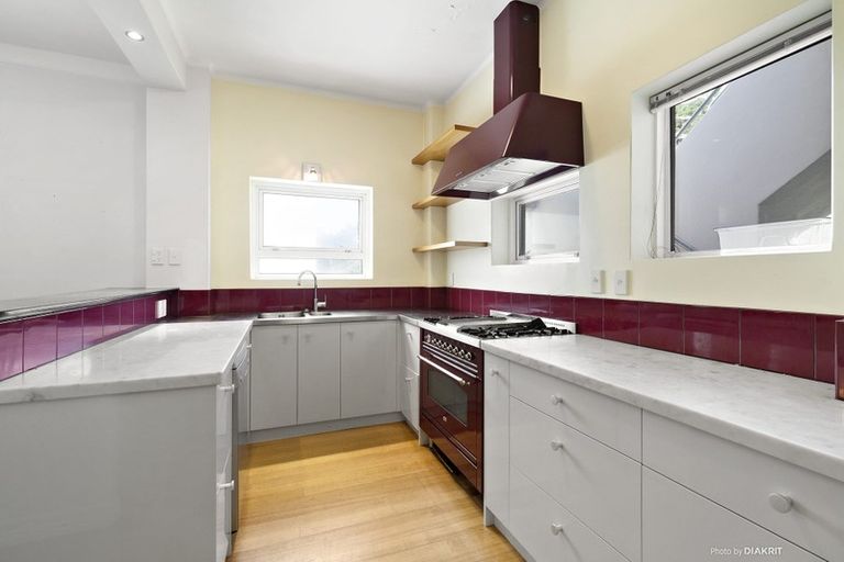 Photo of property in Anscombe Apartments, 212 Oriental Parade, Oriental Bay, Wellington, 6011