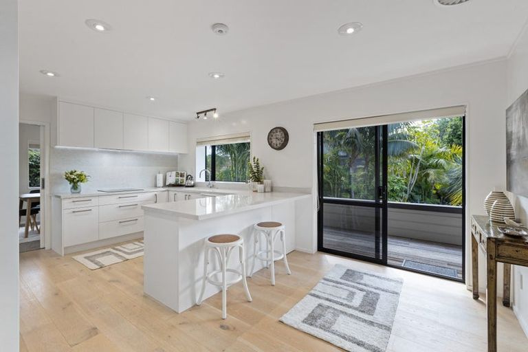 Photo of property in 23 Glucina Avenue, West Harbour, Auckland, 0618