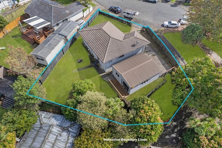 Photo of property in 17 Landow Place, Henderson, Auckland, 0612