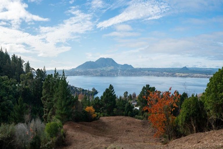 Photo of property in 439 Gillespie Place, Acacia Bay, Taupo, 3385