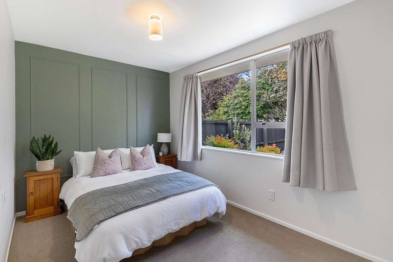 Photo of property in 2/3 Sawtell Place, Northcote, Christchurch, 8052