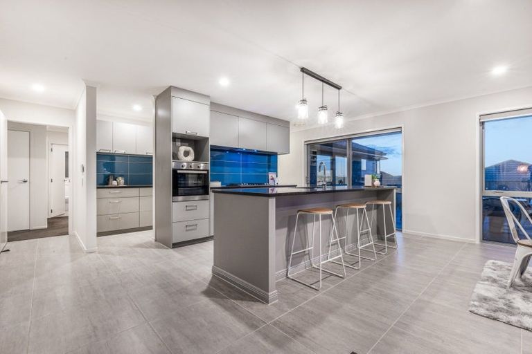 Photo of property in 7 Weatherdeck Close, Whitby, Porirua, 5024