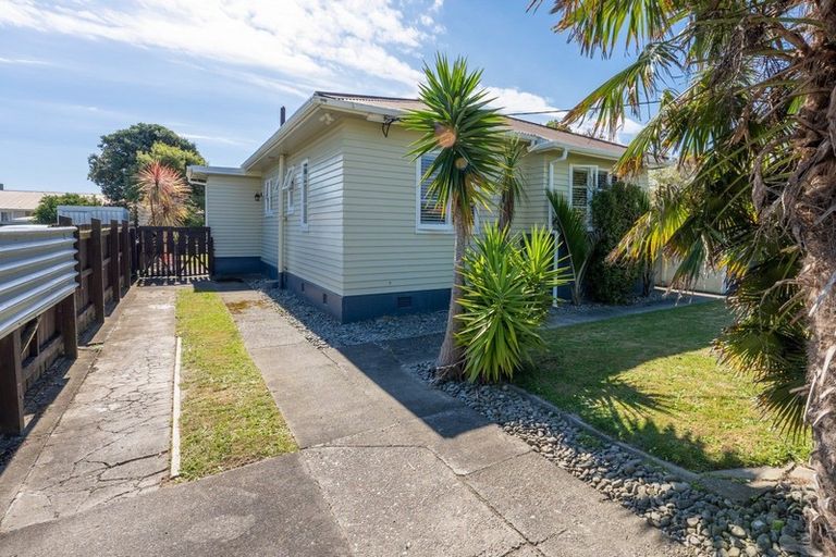 Photo of property in 43 Aotaki Street, Otaki, 5512