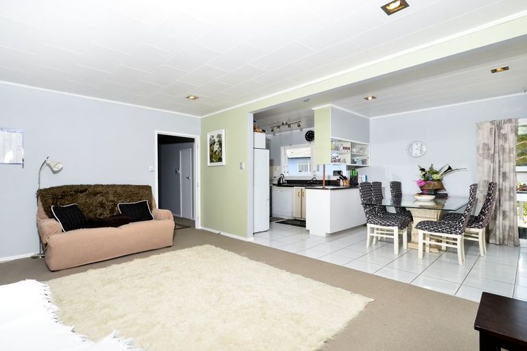 Photo of property in 93 Riverpark Crescent, Henderson, Auckland, 0610