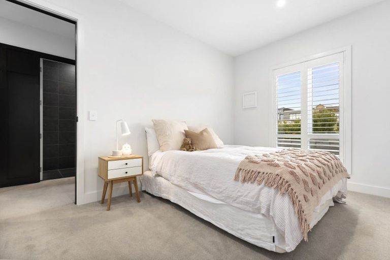 Photo of property in 33 Little Alpha Loop, Wanaka, 9305