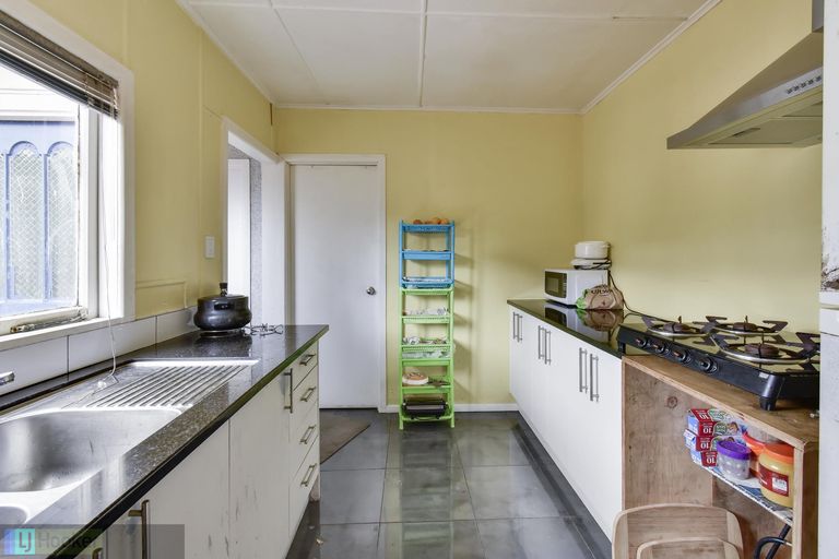 Photo of property in 11 Seddon Avenue, Papatoetoe, Auckland, 2104