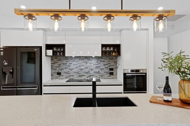 Photo of property in 24 Irvines Track, Halswell, Christchurch, 8025