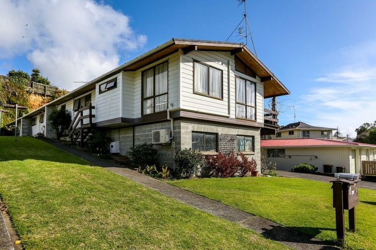 Photo of property in 14 Ambury Place, Merrilands, New Plymouth, 4312