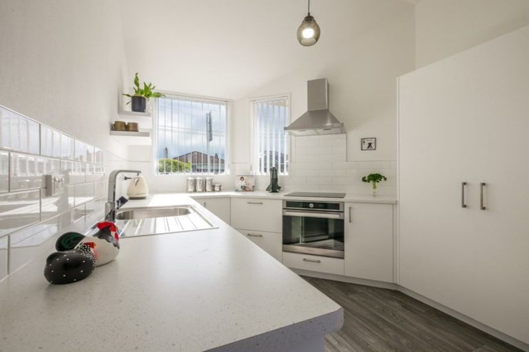 Photo of property in 2 Kings Avenue, South Dunedin, Dunedin, 9012