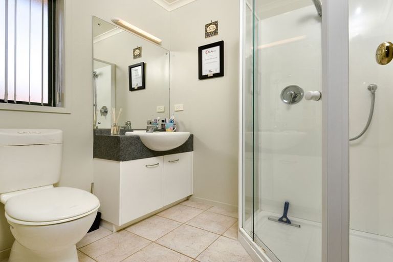 Photo of property in 9 Freestone Place, Henderson, Auckland, 0612