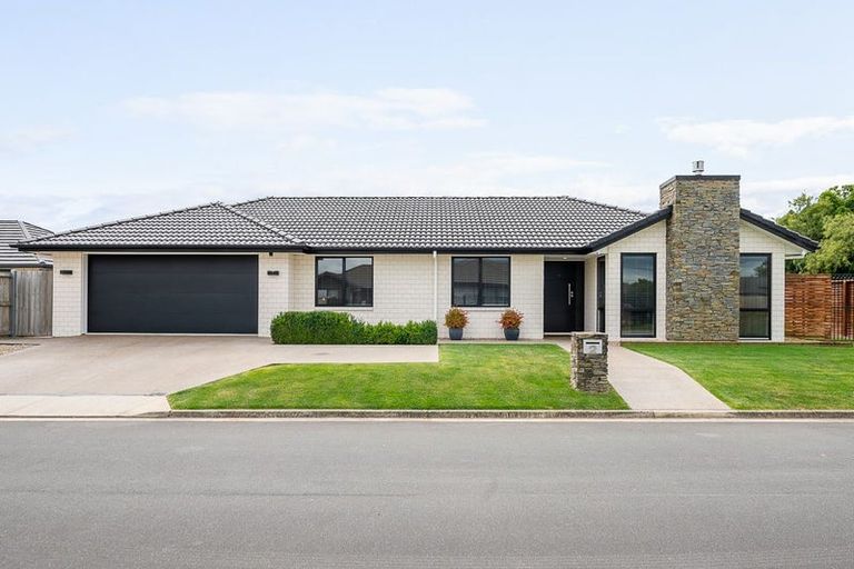 Photo of property in 2 Oderings Place, Huntington, Hamilton, 3210