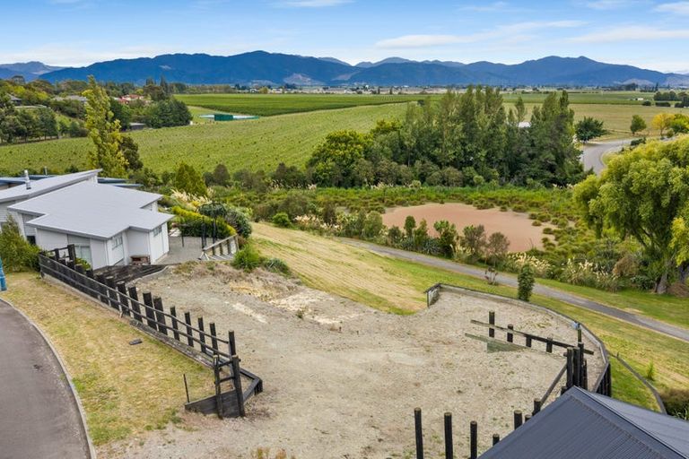 Photo of property in 8 Lake View Place, Fairhall, 7272