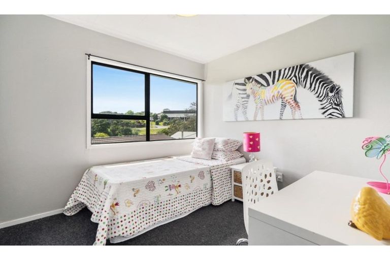 Photo of property in 12 Landsdale Place, Massey, Auckland, 0614
