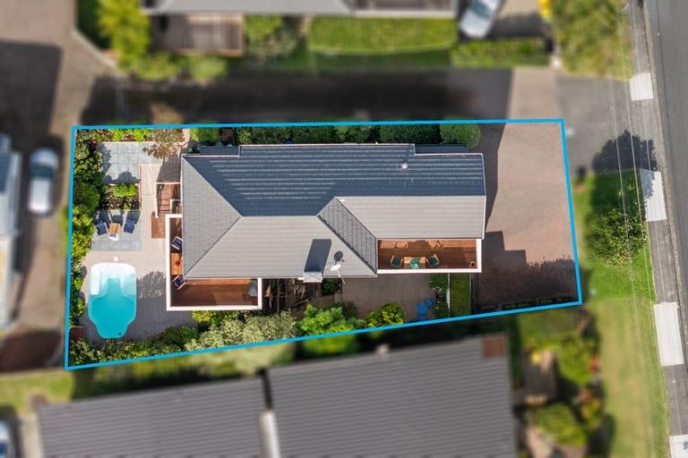 Photo of property in 1/20 Tui Glen Road, Birkenhead, Auckland, 0626