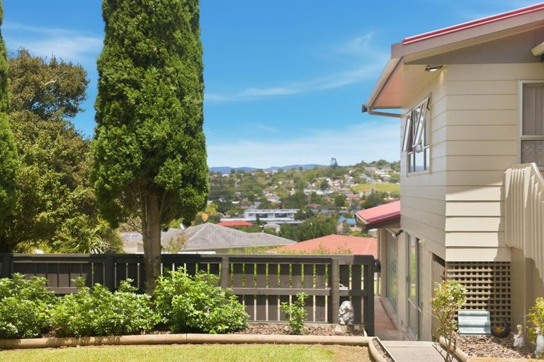Photo of property in 40 Glenbervie Crescent, Massey, Auckland, 0614