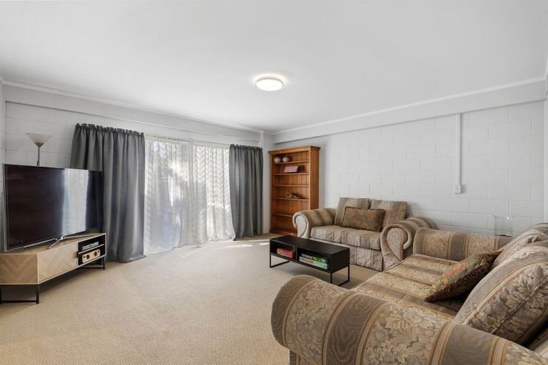 Photo of property in 2/57 Nigel Road, Browns Bay, Auckland, 0630